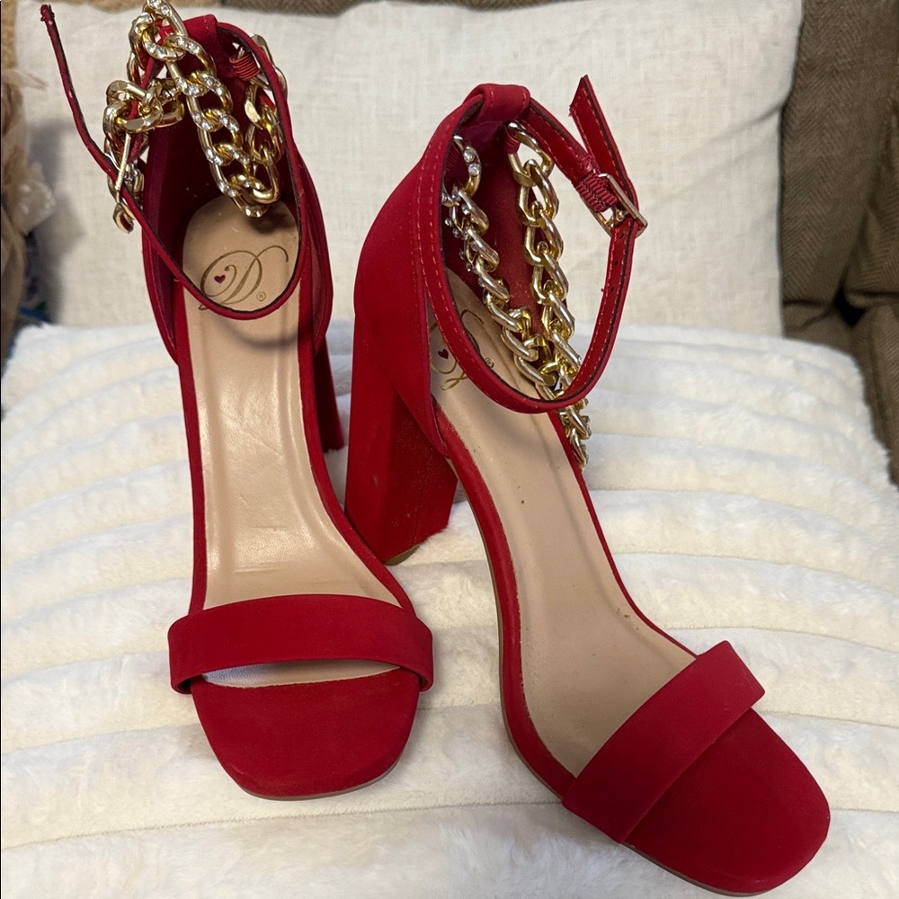 Elegant Red Heeled Sandals with Gold Chain